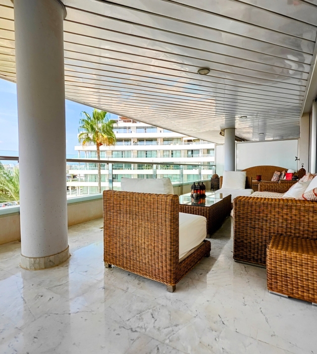 Resa Estates Marina Botafoch Ibiza 4 bedroos te koop sale terrace lounge.jpg